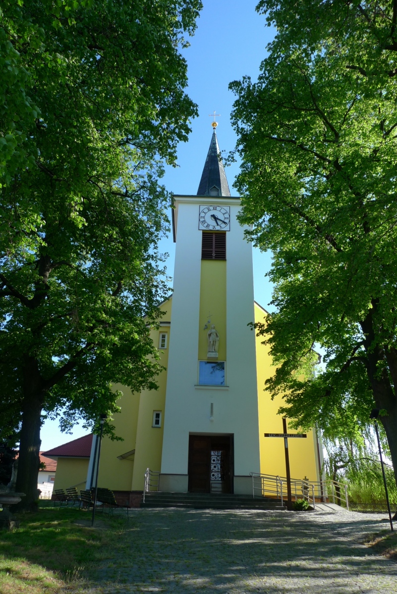 Kostel-a-okolí-76